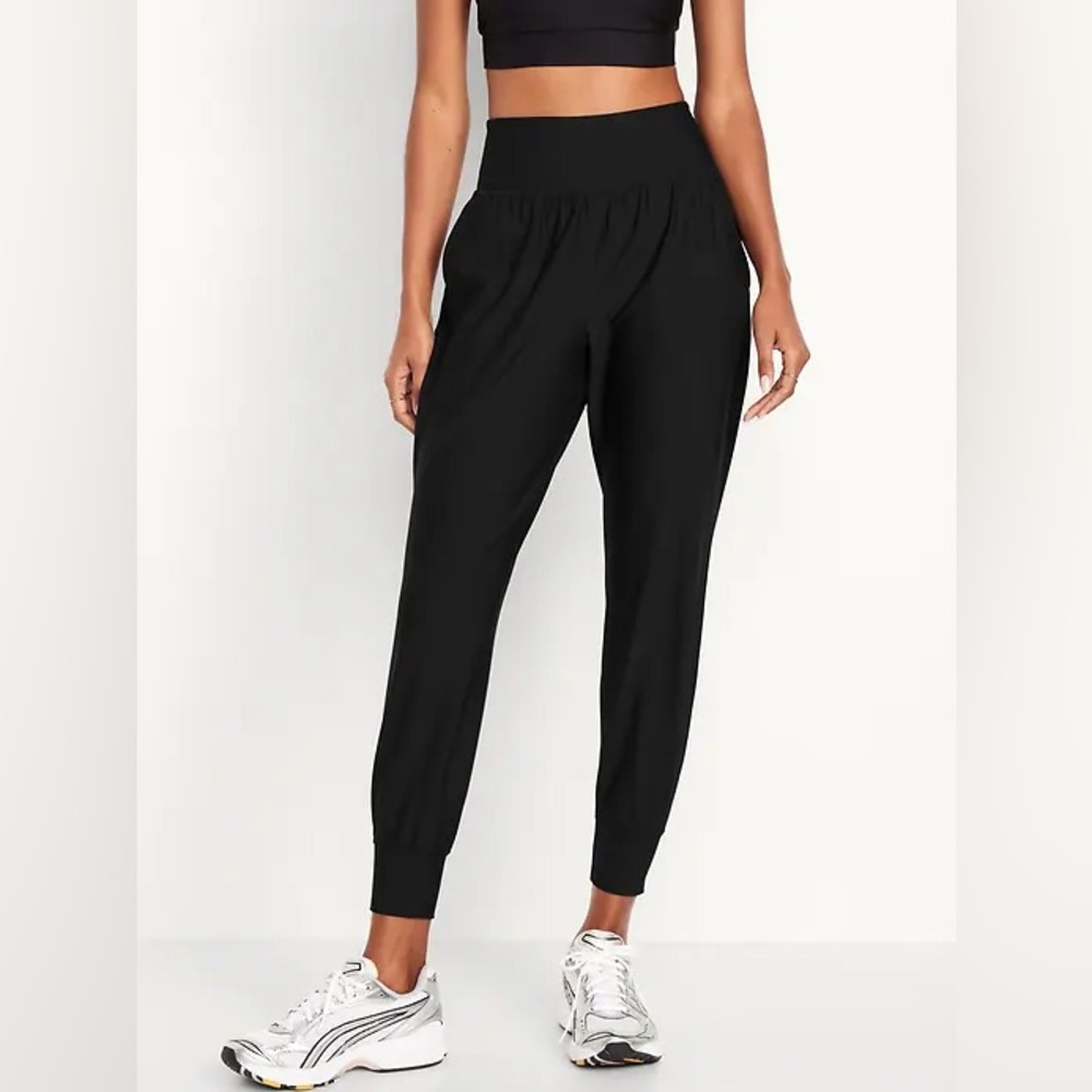 SMALL Old Navy High-Waisted PowerSoft Pocket Joggers go dry black women